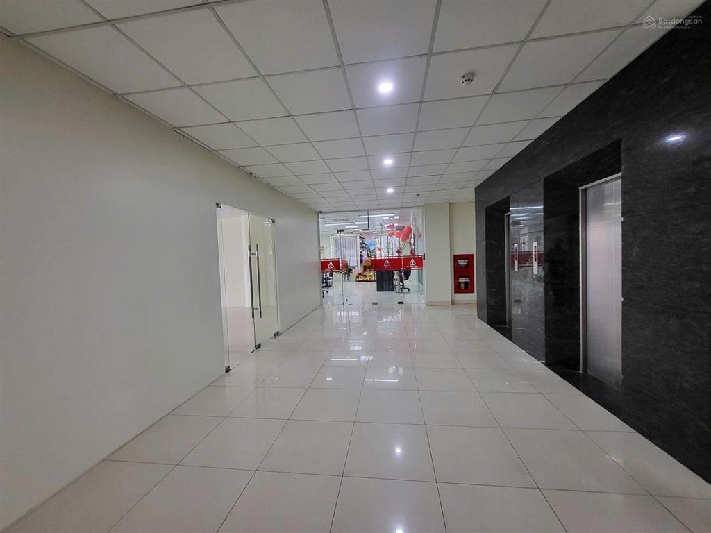 Cho thuê văn phòng mặt đường lê hồng phong