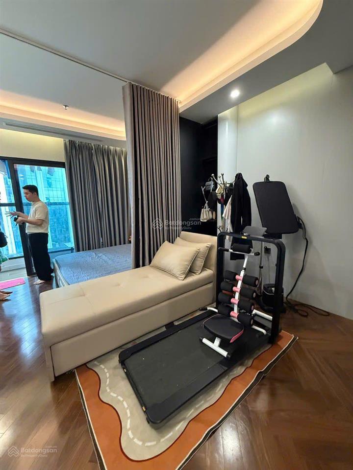 Bán căn studio diamond crown, tầng trung, view đẹp, đã ra sổ