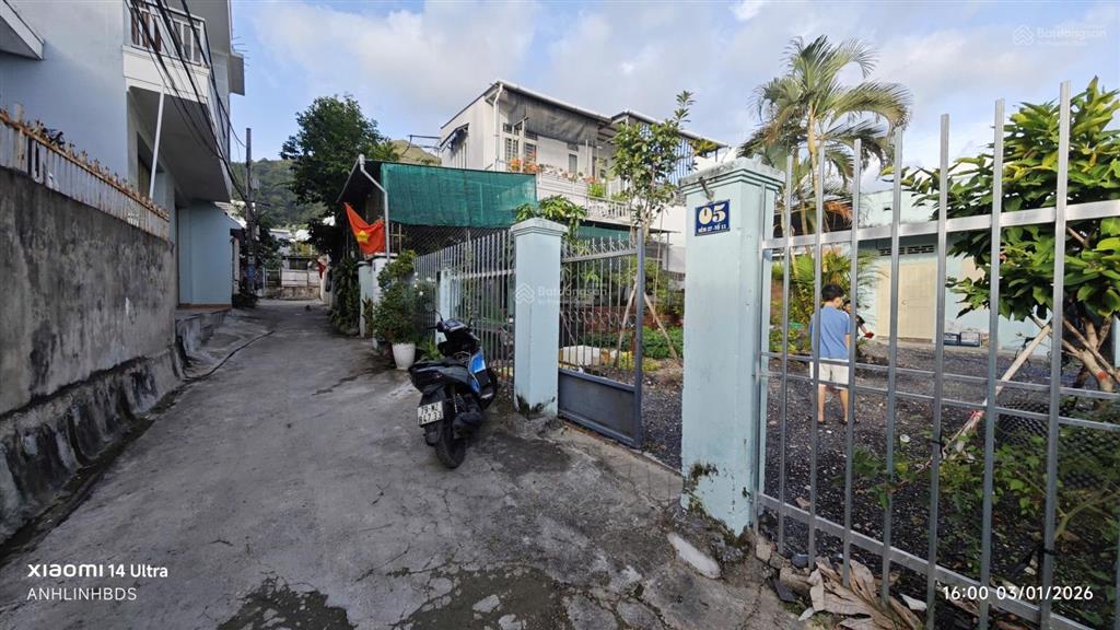 B32. bán đất đô thị diện tích hơn 300m tặng 2 nhà cấp 4 cũ trên đất  8 tỷ 045 triệu