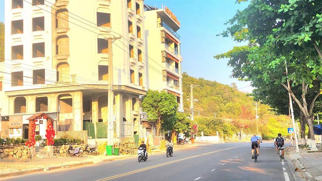 B308. đất 67,3m mặt tiền phạm văn đồng, cạnh bến du thuyền vĩnh hòa, chỉ 8,412 tỷ