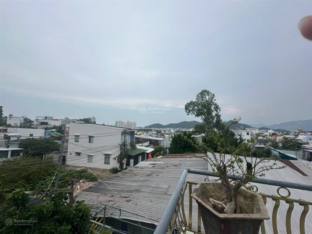 Nhà vĩnh hòa 209,4m, cách biển 1km, giá 6 tỷ 800 triệu (thương lượng)