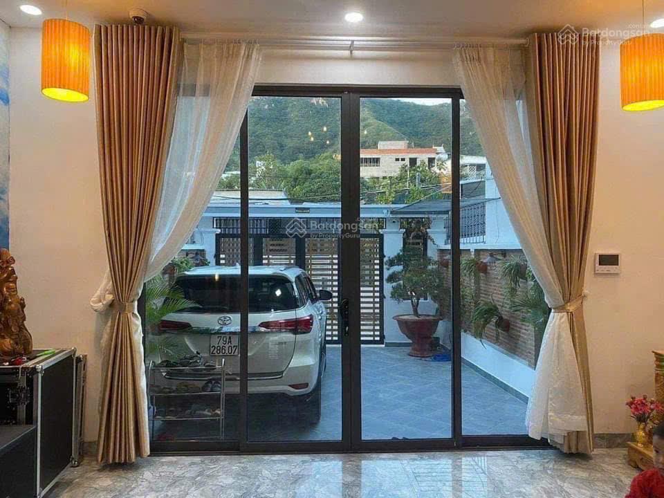 Nhà hẻm nguyễn khắc viện  gần biển nha trang 122,6m² đất 9,3 tỷ