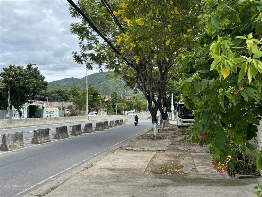 Mặt tiền nguyễn tất thành 366,2m2, giá 8,2 tỷ, phước đồng (22,4 triệu/m2)
