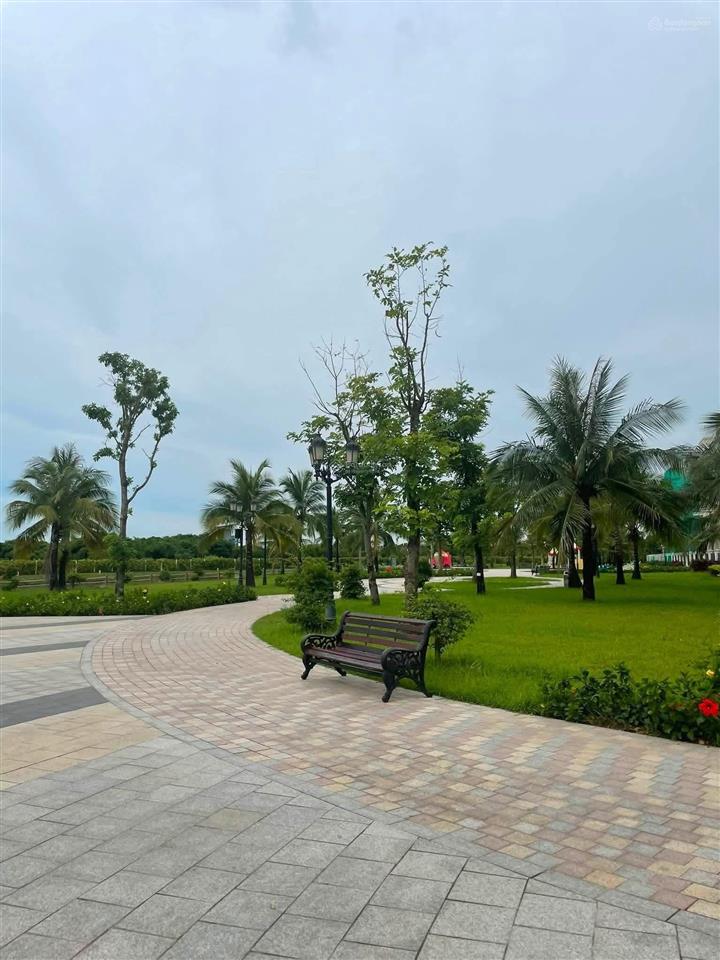 Giảm cực sâu. nhà 5 tầng dt 63 m hướng đn vin2