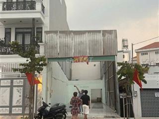 Bán nhà khu vực Hóc Môn, 8 tỷ 2 có thương lượng.