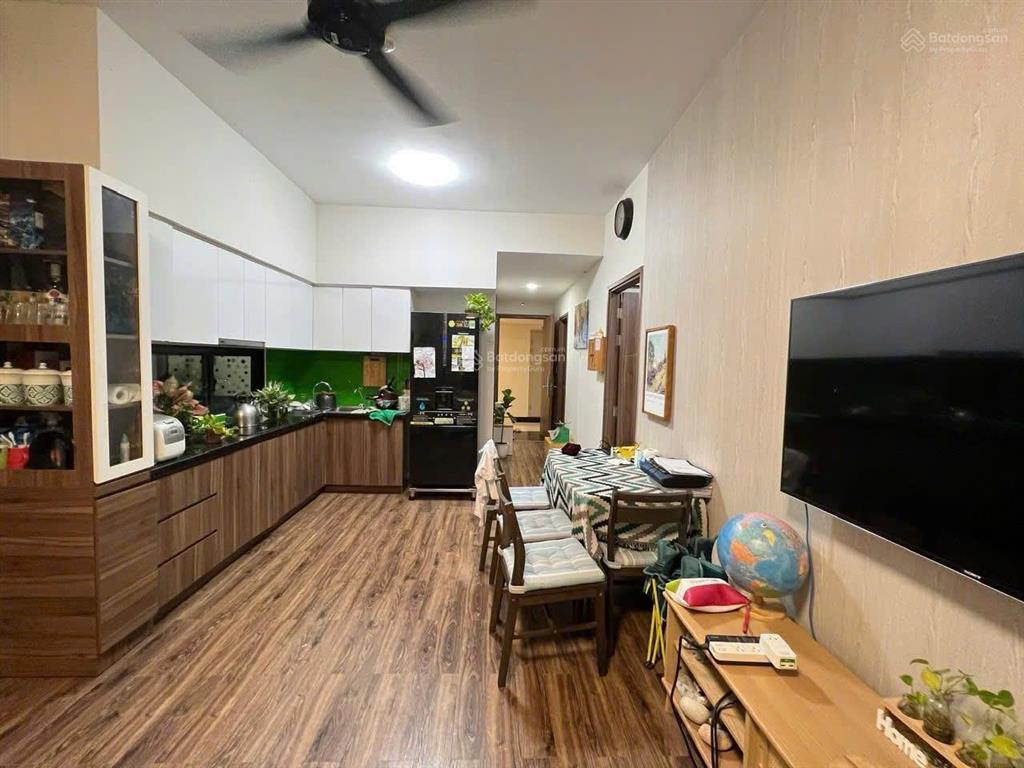 Căn hộ 2pn 2wc đã có sổ hồng, nhà full nội thất, view kênh mát mẻ. 0902 593 ***