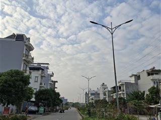 Bán lô đất tdc hồ sen..đường đôi 30m .
+ lô đất nằm vị trí đẹp ..đường đôi 30m..dân cư đông đúc