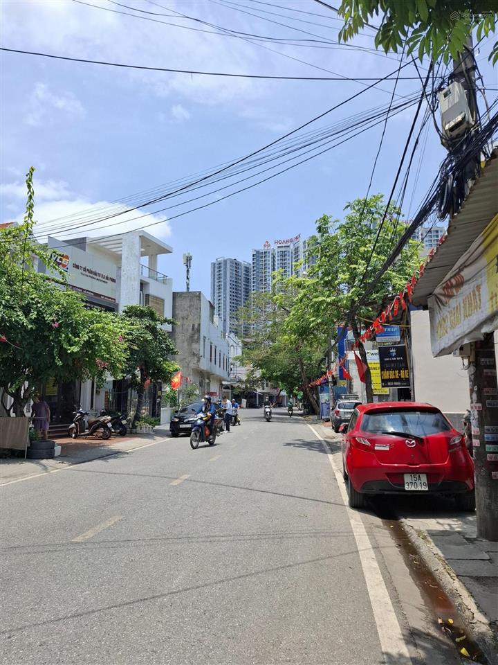 Bán đất lô góc 110m mặt đường mương trại lẻ ..mương an kim hải aone mall .
diện tích 110m..lô góc..