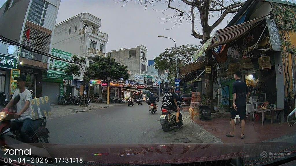 Bán lô đất tặng nhà cấp 4 mặt đường hoàng minh thảo
diện tích 125m2 ngang5,85m nở hậu 6,1m