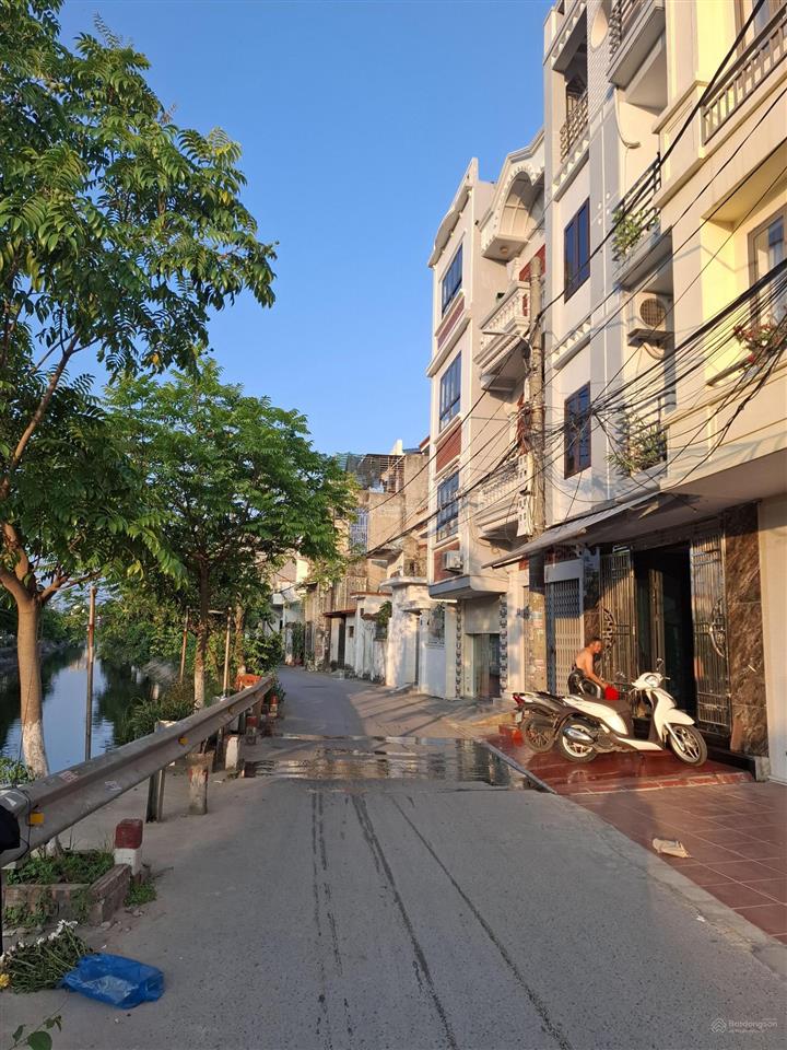 Bán 1 lô đất duy nhất mặt đường mương đông khê phố cấm cho khách xây căn độc lập diện tích 60m