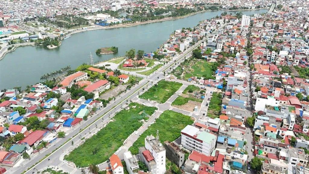 Em bán lô đất đấu trúng giá mặt đường lê quang đạo. vị trí đẹp. bán quyết định thửa đất và thuế đất