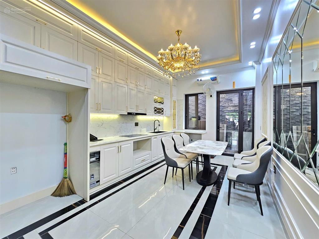Bán nhà mặt đường khúc haokhúc thừa dụ ..an biênhải phòng
 diện tích 82m2 x 4 tầng có thang máy