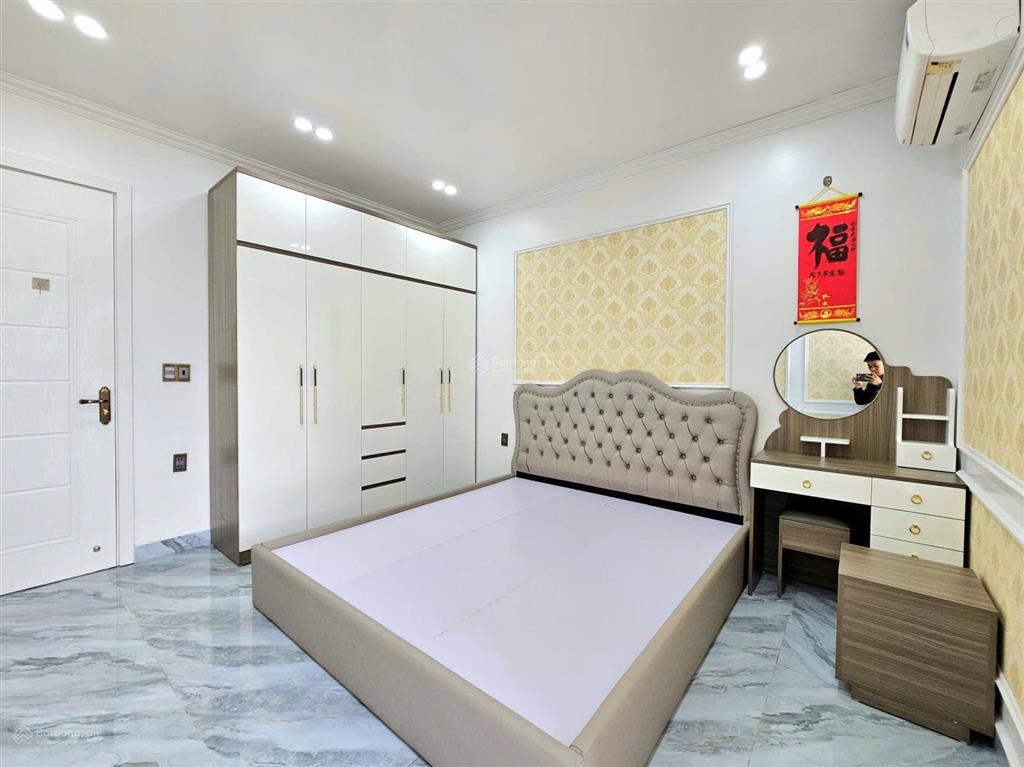 Bán nhà mặt đường khúc haokhúc thừa dụ ..an biênhải phòng
 diện tích 82m2 x 4 tầng có thang máy