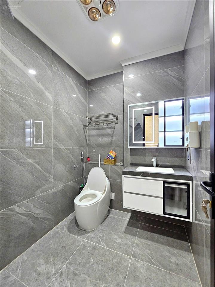 Bán nhà mặt đường khúc haokhúc thừa dụ ..an biênhải phòng
 diện tích 82m2 x 4 tầng có thang máy