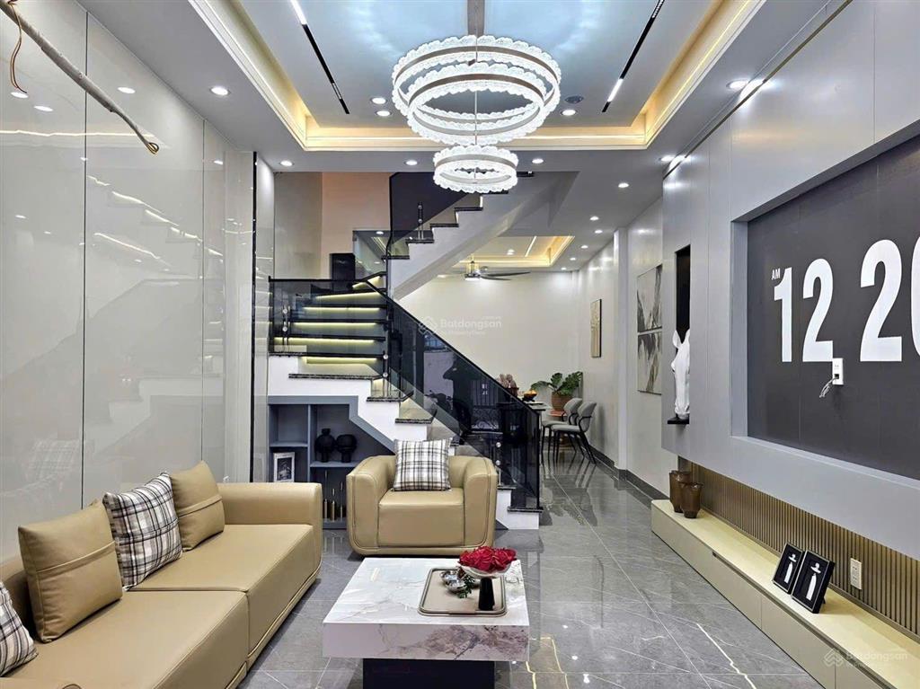 Bán căn nhà mặt ngõ hàng kênh kd buôn bán các mặt hàng. show room, spa làm đẹp, salon tóc.