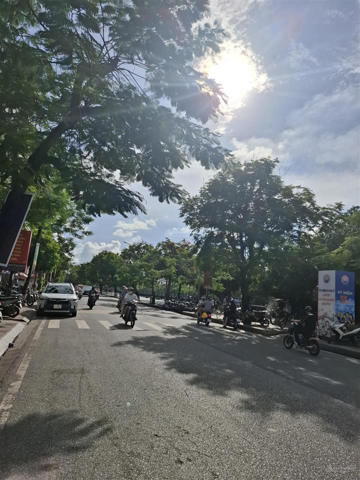 Bán nhà mặt đường quang trung ngay nhà hát lớn hải phòng. cực đẹp, view hồ trọn đời