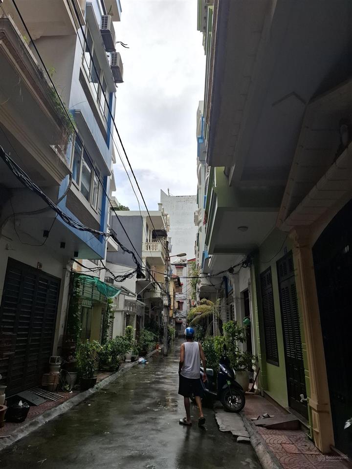 Hàng f0 bán căn nhà ngõ đá hàng gà nguyễn đức cảnh ngõ trước nhà rộng 5m vị trí siêu đẹp.