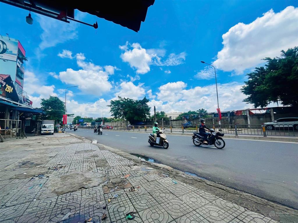 Cho thuê mbkd đất trống mt đường tây thạnh ngang 19m nở hậu 50m/ tổng 1000  1500m2