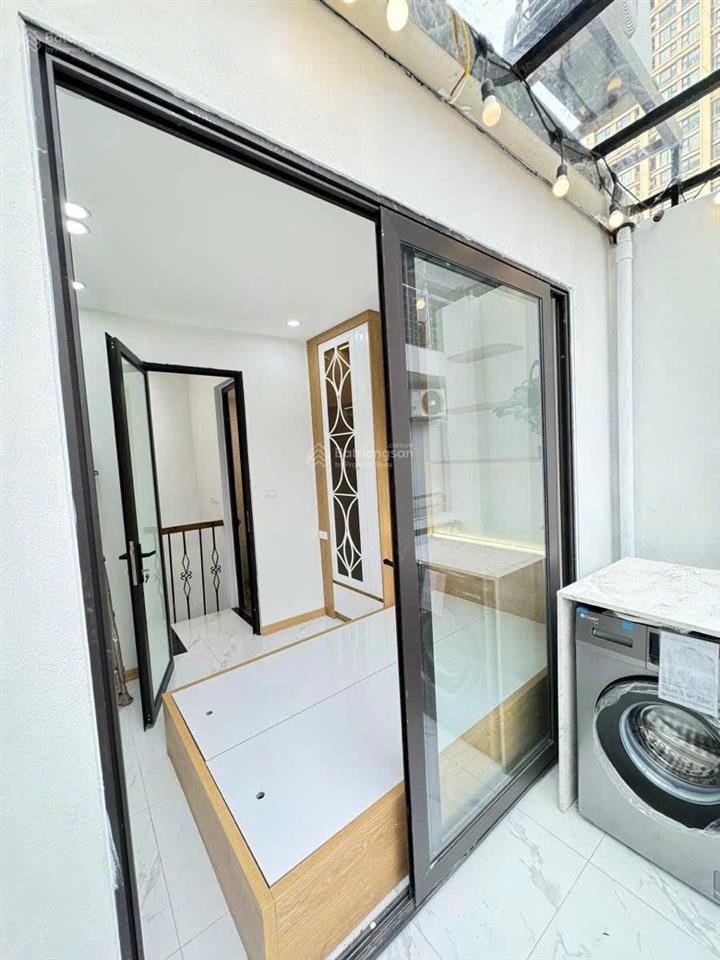 Cho thuê nhà riêng 5 tầng cạnh royal city, sẵn đồ, vào ở ngay  12 triệu/tháng