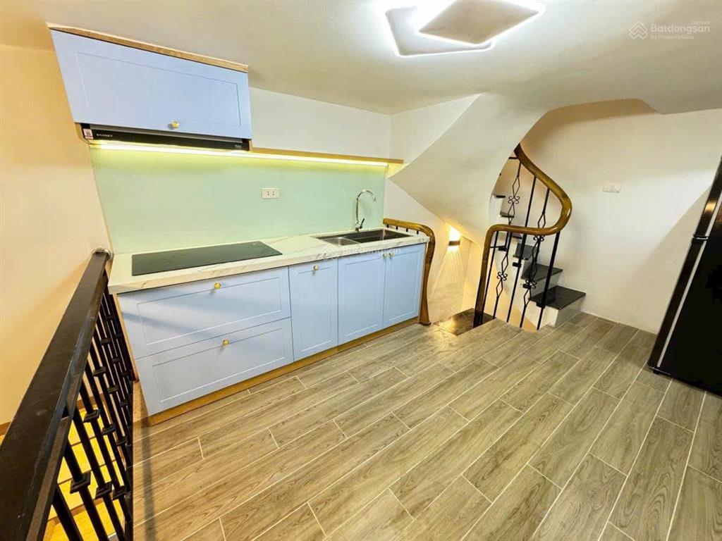 Cho thuê nhà riêng 5 tầng cạnh royal city, sẵn đồ, vào ở ngay  12 triệu/tháng