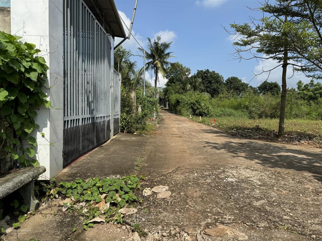 Bán đất tại chợ hàm nghi, 880 triệu, 108 m2, pháp lý đầy đủ, hướng đông nam