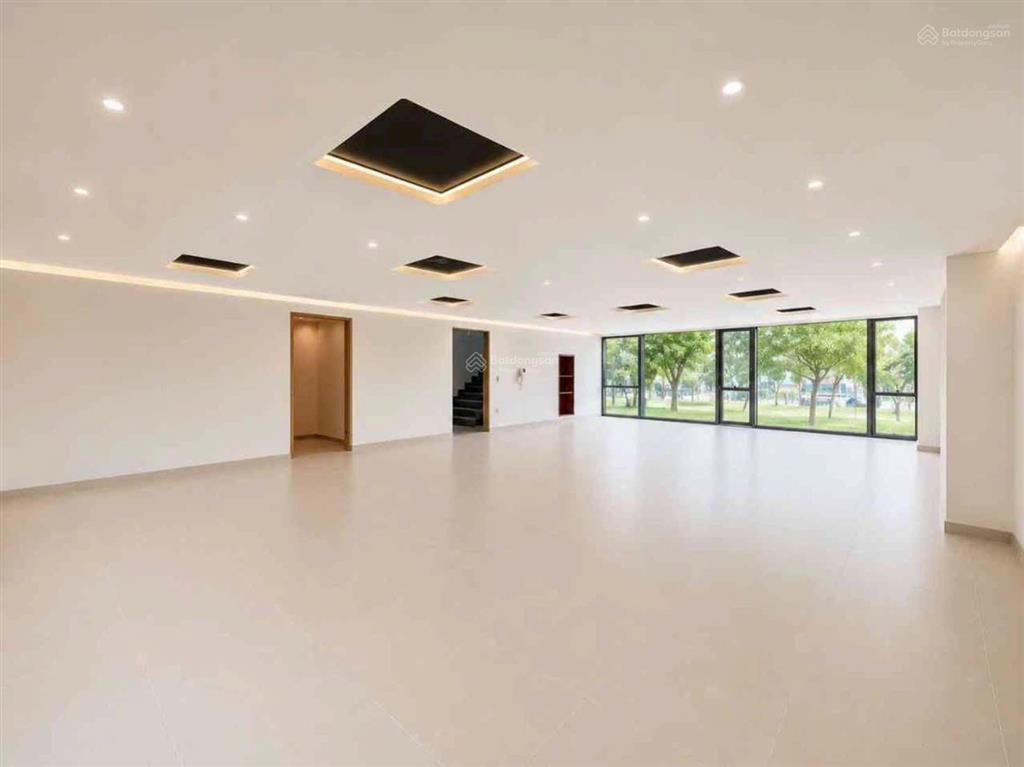 Bán tòa văn phòng mặt phố đống đa  vỉa hè rộng  kinh doanh các loại hình  600m2 mt 20m  475 tỷ