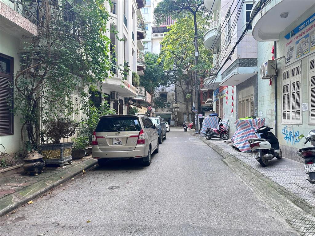 Bán nhà phố hoàng quốc việt  phân lô ô tô tránh vỉa hè kinh doanh ở sướng 70m mt 8.4m  29.5tỷ
