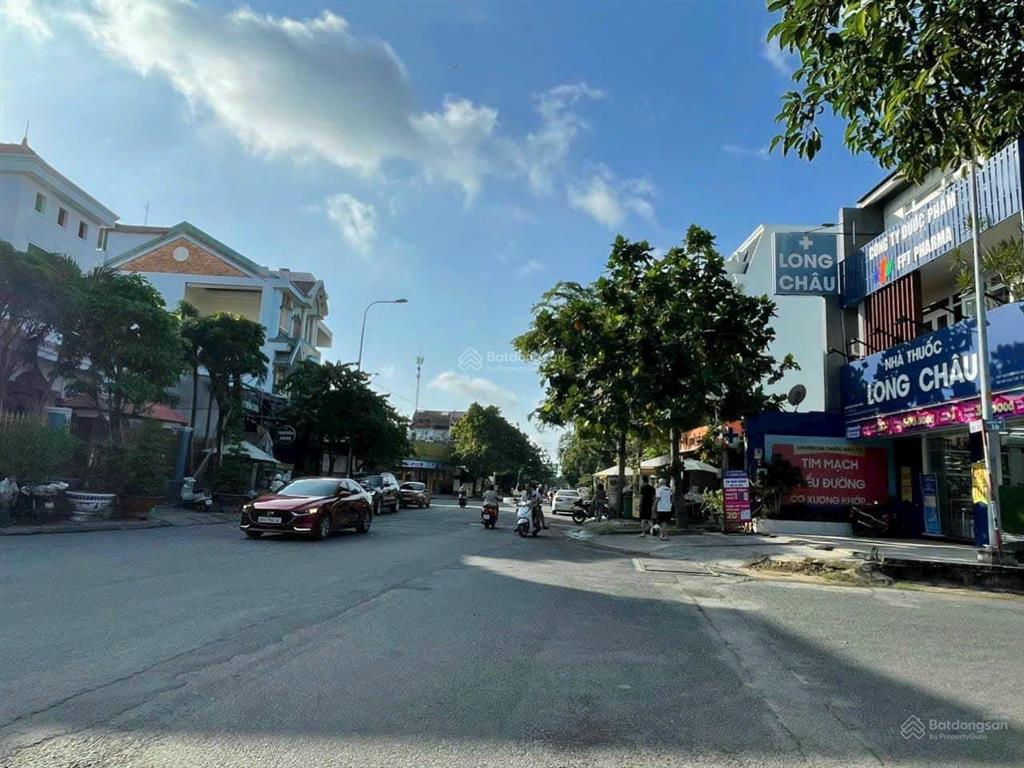 Biệt thự góc 2 mặt tiền đường 20m, vị trí nổi bật gần tttm gigamall. nhà y hình, giá 43 tỷ
