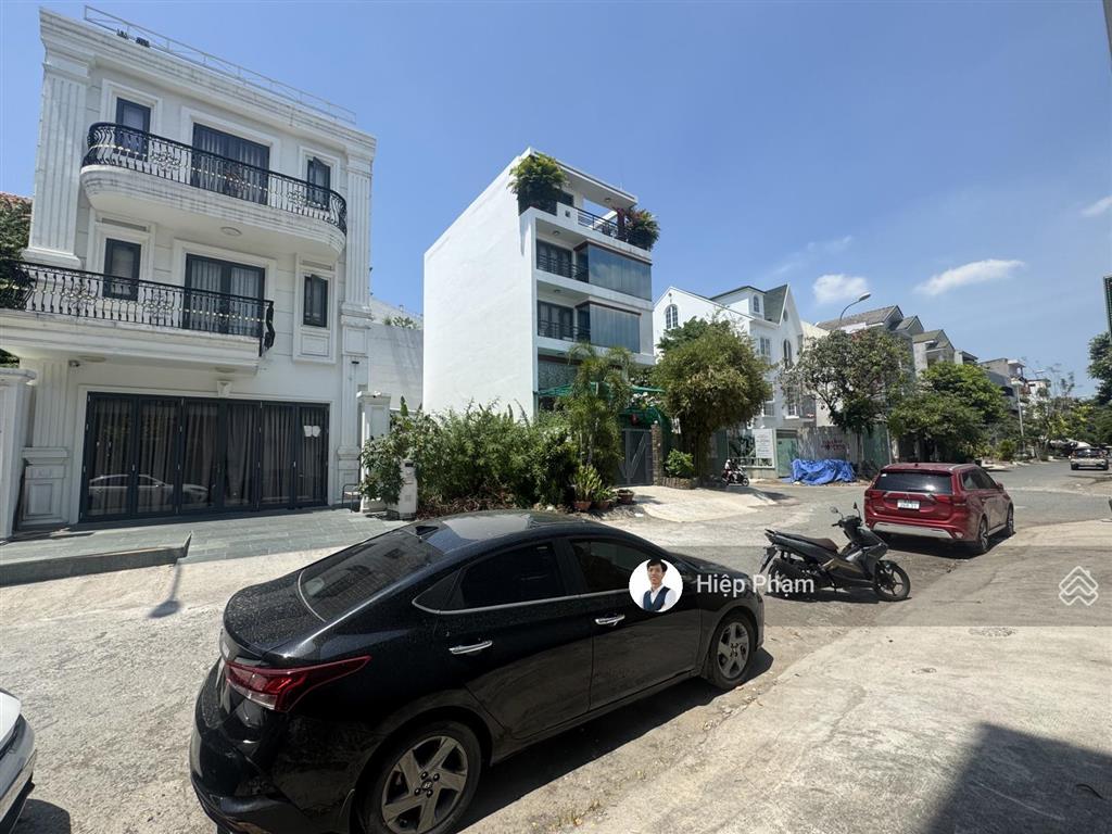 Giá tốt hiếm gần gigamall. nhà 3 tầng kiên cố. dt 116m2(6,8x17m). đường thông rộng 12m. giá 17.5tỷ