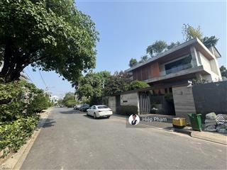 Biệt thự hầm 3 tầng  khu biệt thự 18 căn đồng bộ sang trọng đường số 27  dt 400m2(15x26m)  33ty