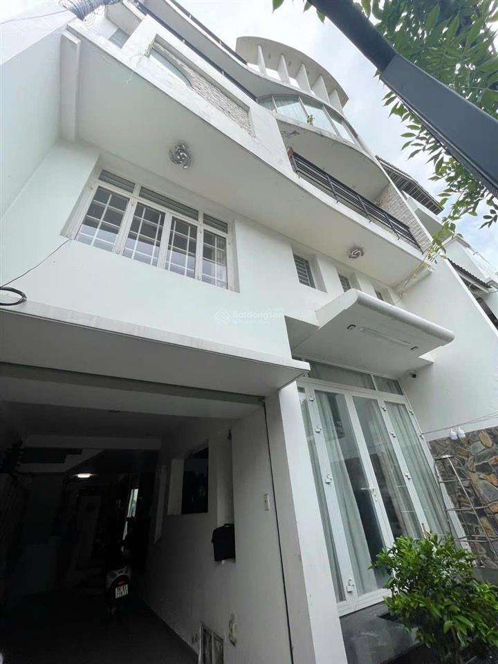 Nhà mặt tiền đường rộng 20m. ngang 7m x 18m. 4 tầng kiên cố. khu bên sông gần tttm gigamall. 23 tỷ