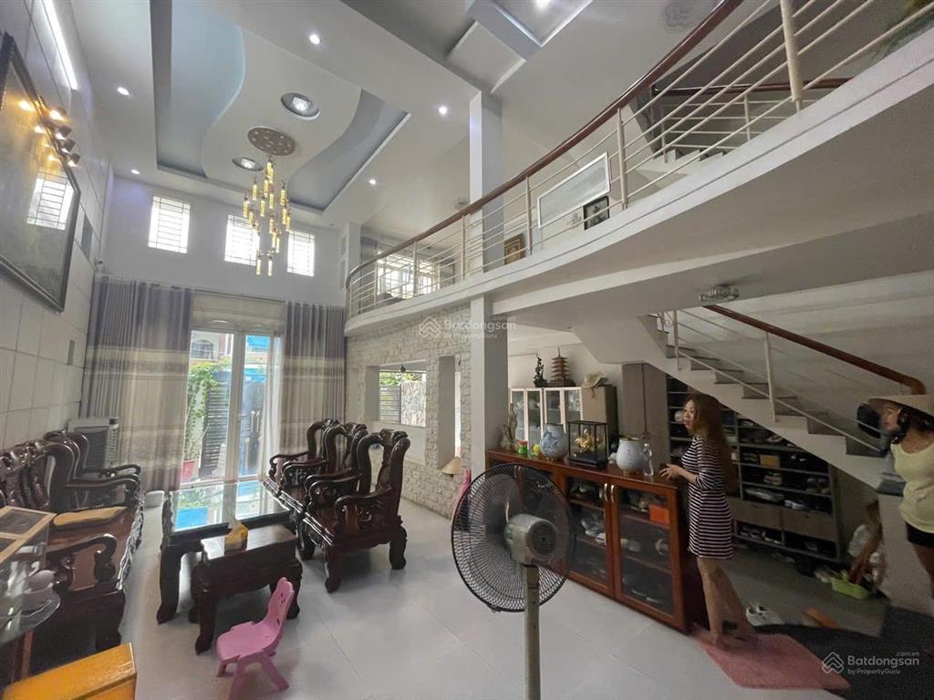 Nhà mặt tiền đường rộng 20m. ngang 7m x 18m. 4 tầng kiên cố. khu bên sông gần tttm gigamall. 23 tỷ