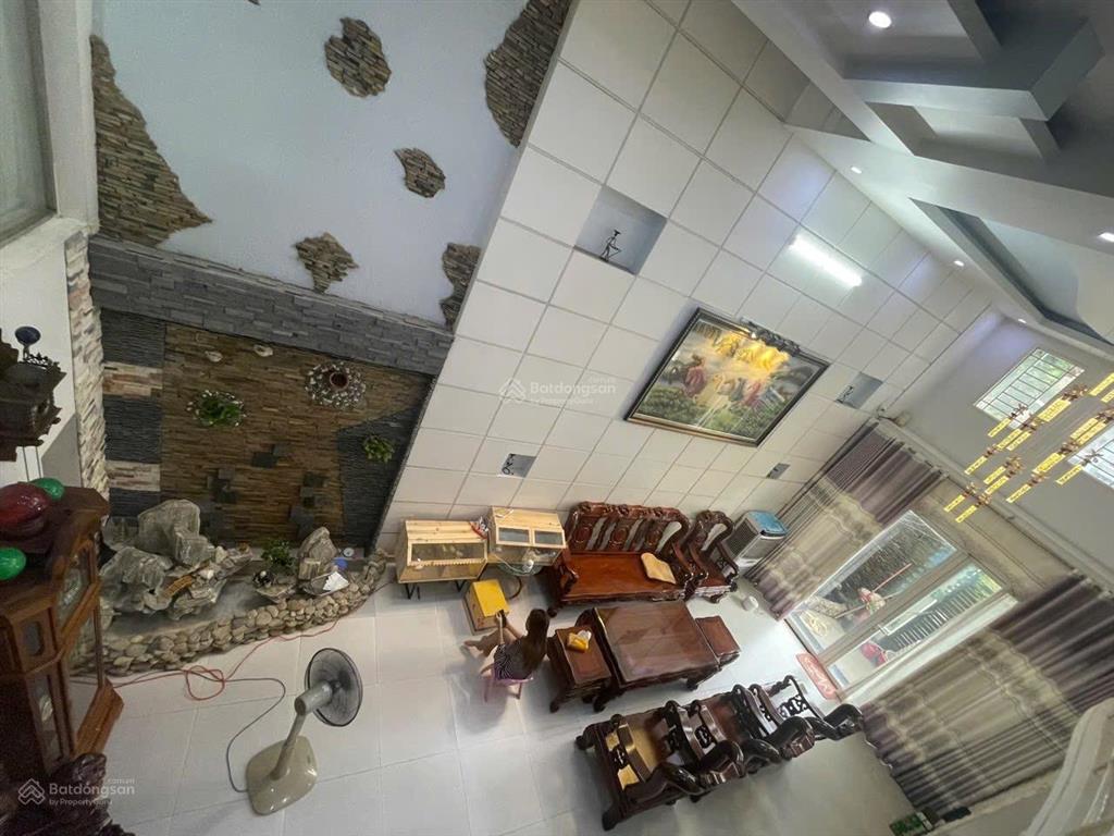 Nhà mặt tiền đường rộng 20m. ngang 7m x 18m. 4 tầng kiên cố. khu bên sông gần tttm gigamall. 23 tỷ