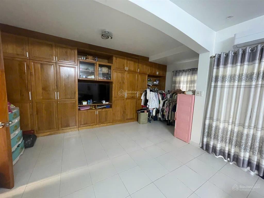 Nhà mặt tiền đường rộng 20m. ngang 7m x 18m. 4 tầng kiên cố. khu bên sông gần tttm gigamall. 23 tỷ