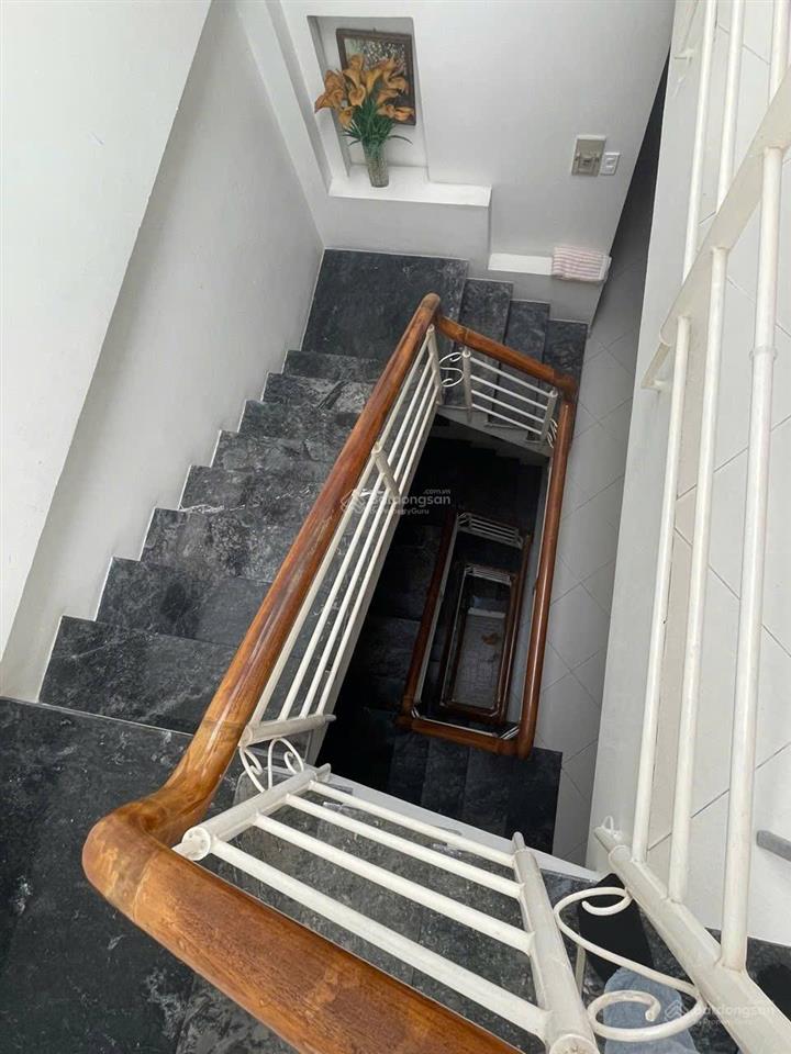 Nhà mặt tiền đường rộng 20m. ngang 7m x 18m. 4 tầng kiên cố. khu bên sông gần tttm gigamall. 23 tỷ