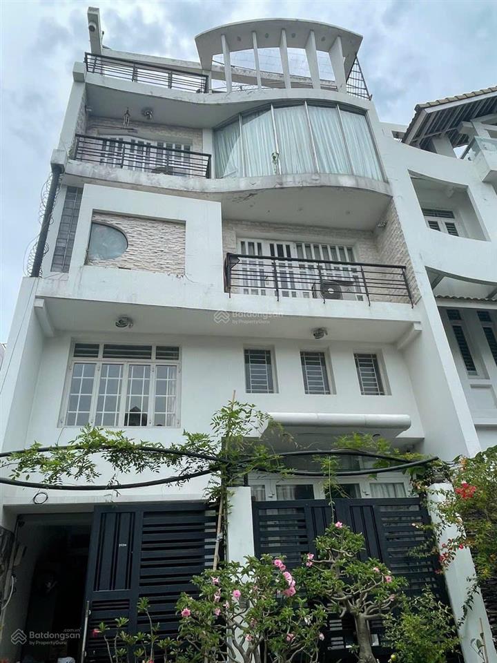 Nhà mặt tiền đường rộng 20m. ngang 7m x 18m. 4 tầng kiên cố. khu bên sông gần tttm gigamall. 23 tỷ