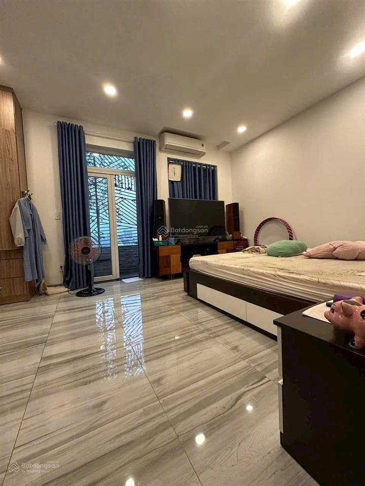 Giảm 3 tỷ! căn góc 2 mt đường rộng 20m kd sầm uất. dt 150m2(8x19m). cho thuê 50tr/th. gần gigamall