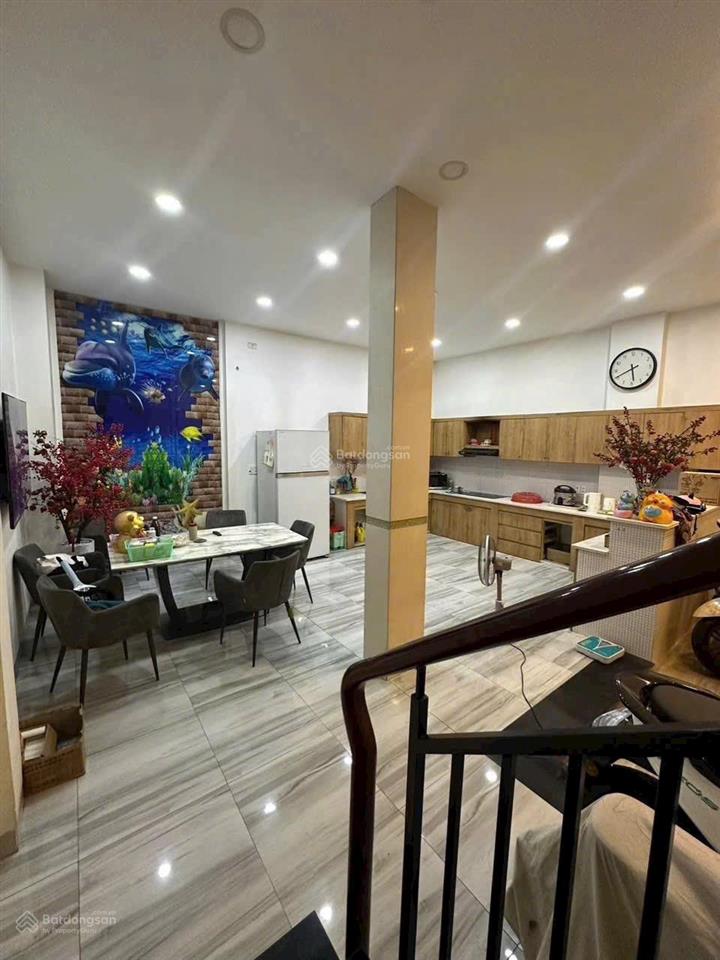 Giảm 3 tỷ! căn góc 2 mt đường rộng 20m kd sầm uất. dt 150m2(8x19m). cho thuê 50tr/th. gần gigamall