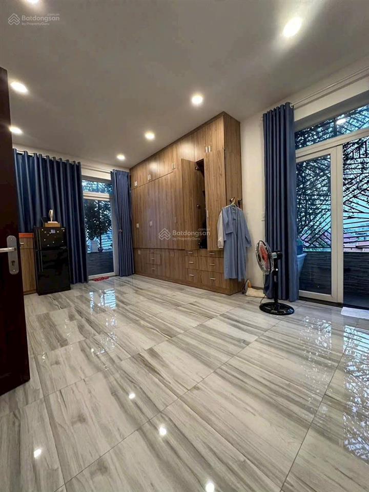 Giảm 3 tỷ! căn góc 2 mt đường rộng 20m kd sầm uất. dt 150m2(8x19m). cho thuê 50tr/th. gần gigamall