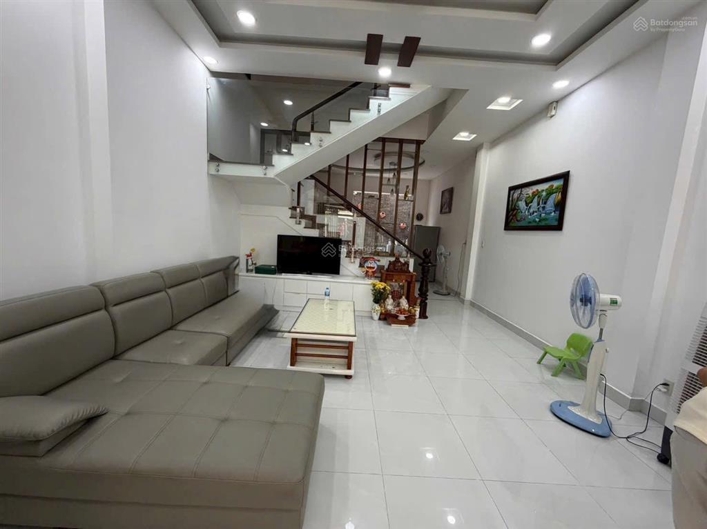 Giảm 1 tỷ cần bán nhanh. nhà đẹp rẻ thời điểm. nhà 4 tầng 90m2(5x18m). đường 10m. khu sang đồng bộ