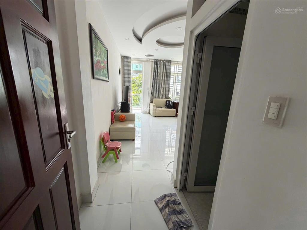 Giảm 1 tỷ cần bán nhanh. nhà đẹp rẻ thời điểm. nhà 4 tầng 90m2(5x18m). đường 10m. khu sang đồng bộ
