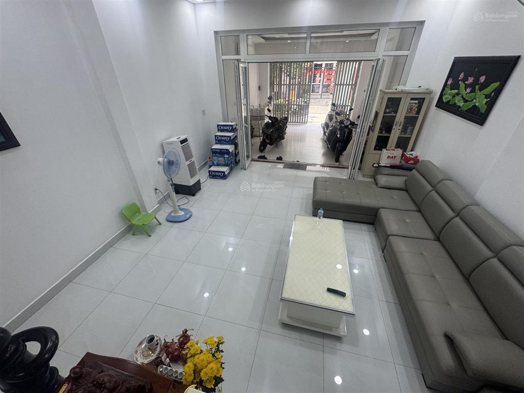 Giảm 1 tỷ cần bán nhanh. nhà đẹp rẻ thời điểm. nhà 4 tầng 90m2(5x18m). đường 10m. khu sang đồng bộ