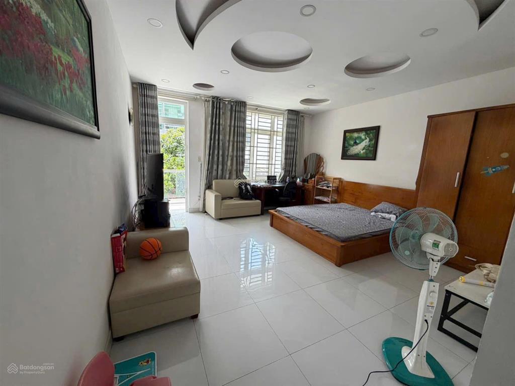 Giảm 1 tỷ cần bán nhanh. nhà đẹp rẻ thời điểm. nhà 4 tầng 90m2(5x18m). đường 10m. khu sang đồng bộ