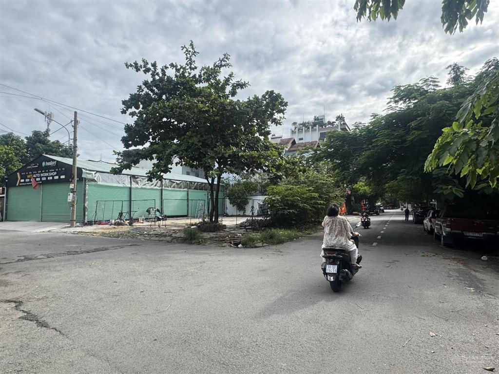 Cực phẩm  lô góc 2 mặt tiền đường số 10, view trực diện sông sg. dt 234m2(12x20). siêu hiếm