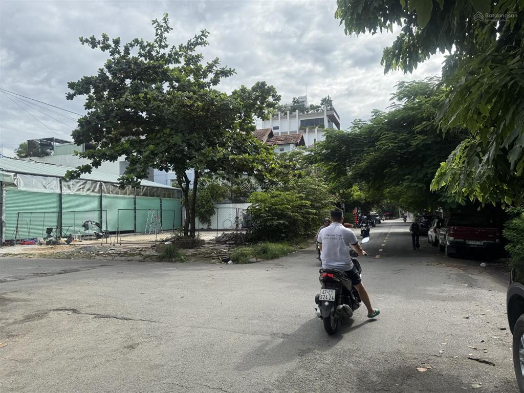 Cực phẩm  lô góc 2 mặt tiền đường số 10, view trực diện sông sg. dt 234m2(12x20). siêu hiếm