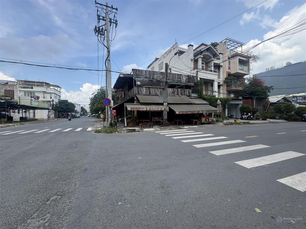 Rẻ hơn thị trường 1 tỷ  lô góc 2 mặt tiền 117m2(8x15m) đường 23, khu bên sông gần gigamall pvđ hbc