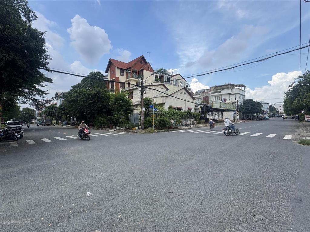 Rẻ hơn thị trường 1 tỷ  lô góc 2 mặt tiền 117m2(8x15m) đường 23, khu bên sông gần gigamall pvđ hbc