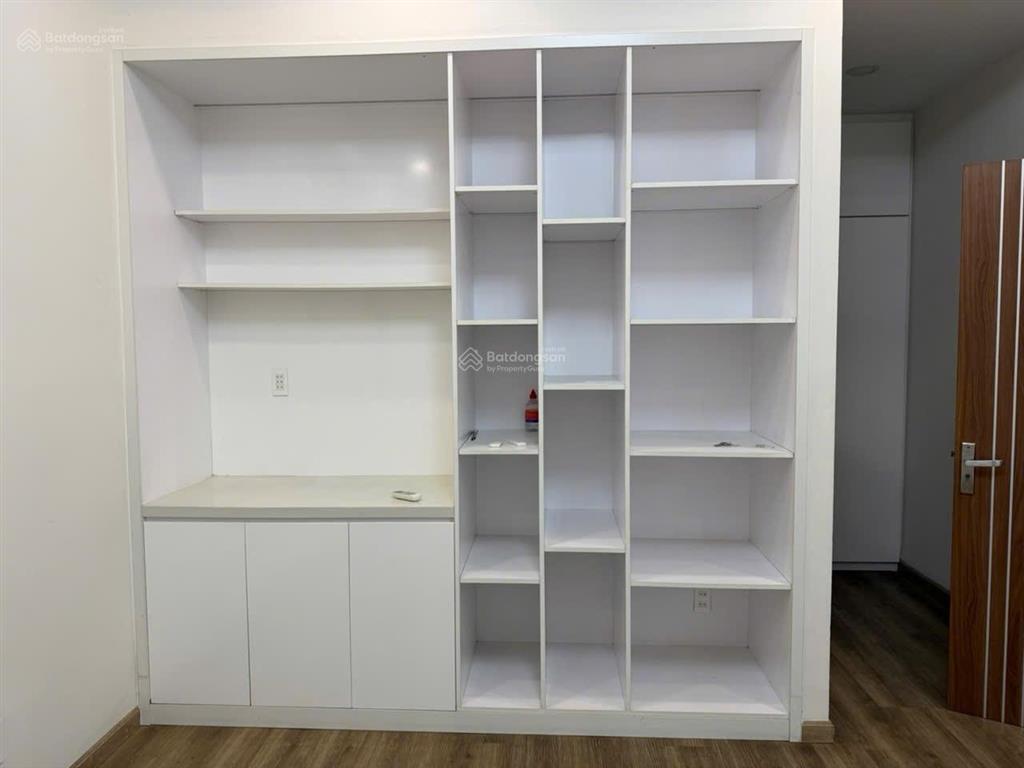 Cho thuê nhà 4 tầng mặt tiền đường 20m. khu bên sông gần gigamall. dt 124m2(7x17.5m). ở, làm vp,..