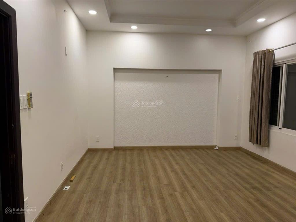 Cho thuê nhà 4 tầng mặt tiền đường 20m. khu bên sông gần gigamall. dt 124m2(7x17.5m). ở, làm vp,..