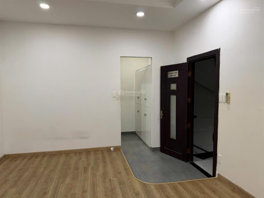 Cho thuê nhà 4 tầng mặt tiền đường 20m. khu bên sông gần gigamall. dt 124m2(7x17.5m). ở, làm vp,..